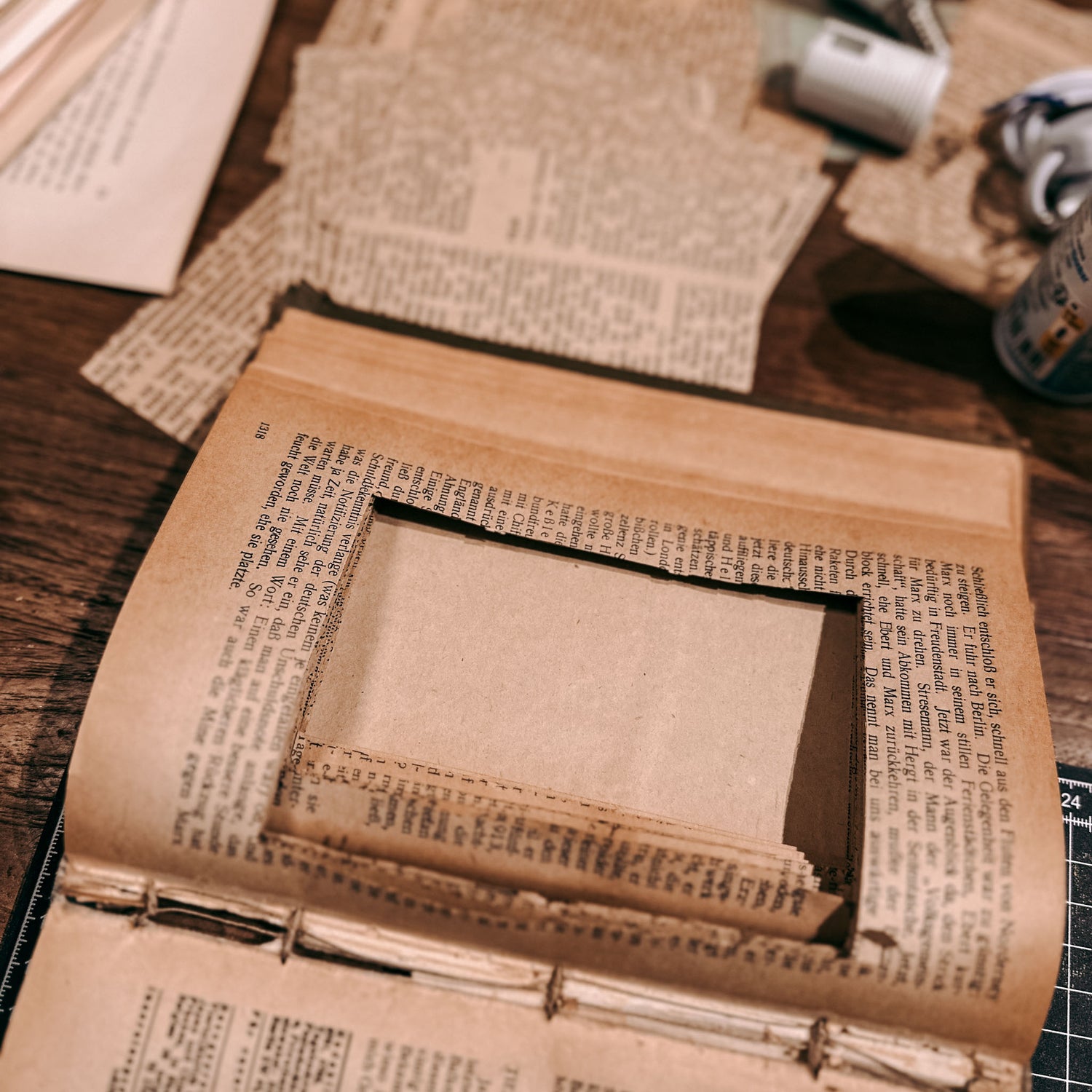 Upcycling book lamp