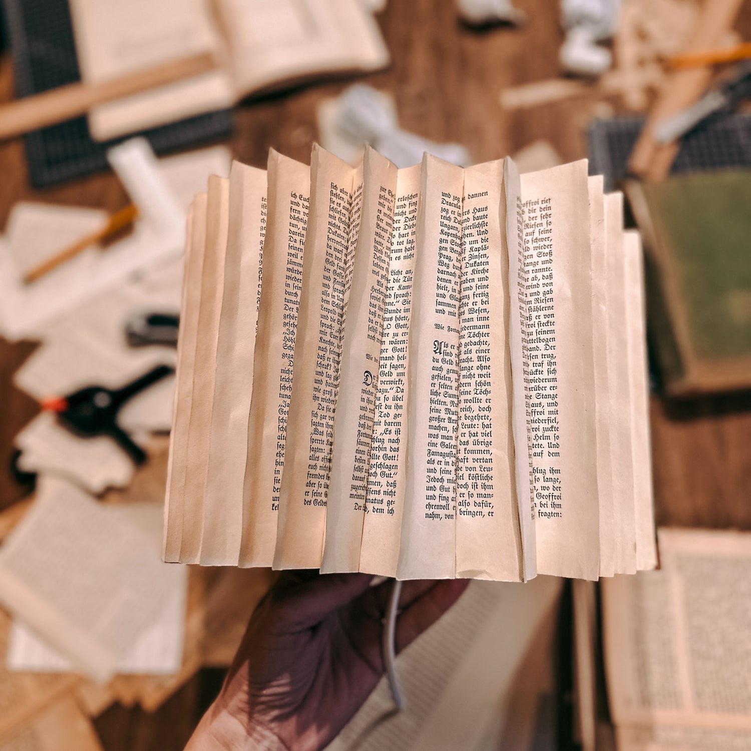 Upcycling book lamp